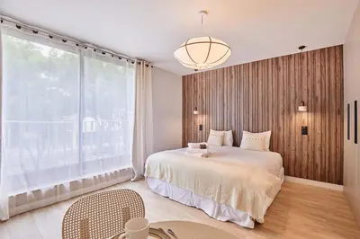 Un ou plusieurs lits dans un hébergement de l'établissement Superb Parisian Suite-Pere Lachaise