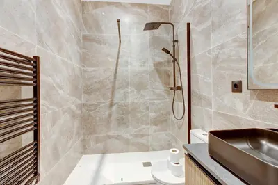 Salle de bains dans l'établissement Charmant appartement 1BR - Village Batignolles