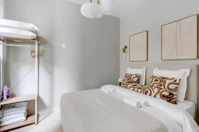 Un ou plusieurs lits dans un hébergement de l'établissement Charmant appartement 1BR - Village Batignolles