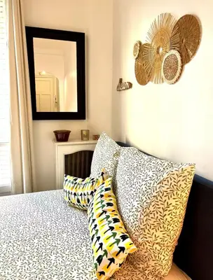 Un ou plusieurs lits dans un hébergement de l'établissement Cozy apartment Paris 18th