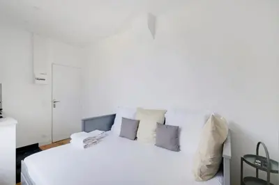 Un ou plusieurs lits dans un hébergement de l'établissement Charming studio L028
