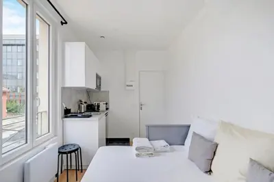 Un ou plusieurs lits dans un hébergement de l'établissement Charming studio L028