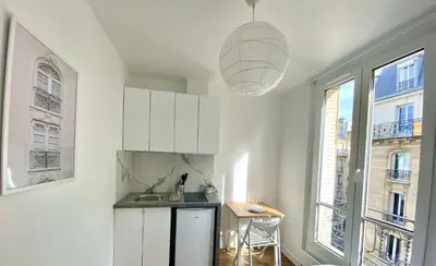 Cuisine ou kitchenette dans l'établissement 443 Suite Gabin - Cosy Apartment Paris Center