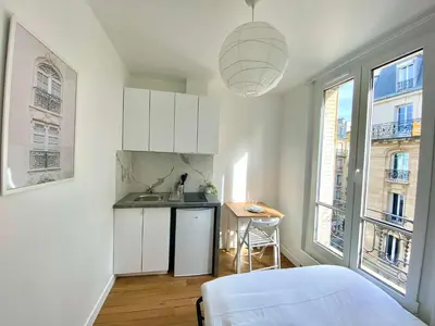Cuisine ou kitchenette dans l'établissement 443 Suite Gabin - Cosy Apartment Paris Center