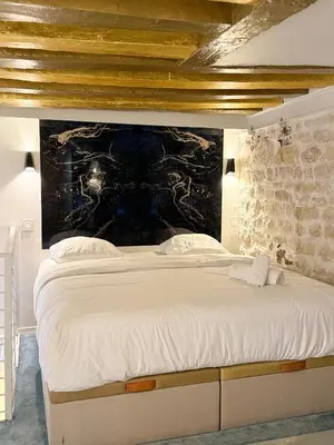 Un ou plusieurs lits dans un hébergement de l'établissement Ile saint Louis Notre Dame de Paris
