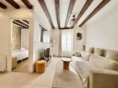 Un ou plusieurs lits dans un hébergement de l'établissement Paris center near Notre Dame 2 bedrooms with Balcony