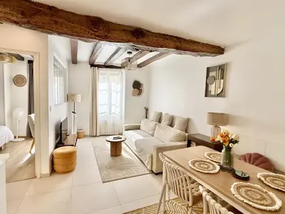 Coin salon dans l'établissement Paris center near Notre Dame 2 bedrooms with Balcony