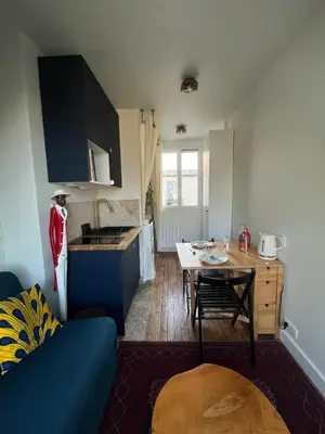 Cuisine ou kitchenette dans l'établissement Appartement 8 personnes - terrasse sur espaces verts - vue Tour Eiffel
