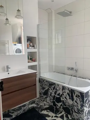 Salle de bains dans l'établissement Parisian apartment with balcony