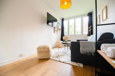Télévision ou salle de divertissement dans l'établissement Studio near Bois de Vincennes