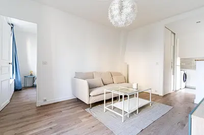 Coin salon dans l'établissement Stylish Getaway in Boulogne I Quick Paris Access