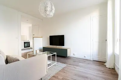 Cuisine ou kitchenette dans l'établissement Stylish Getaway in Boulogne I Quick Paris Access