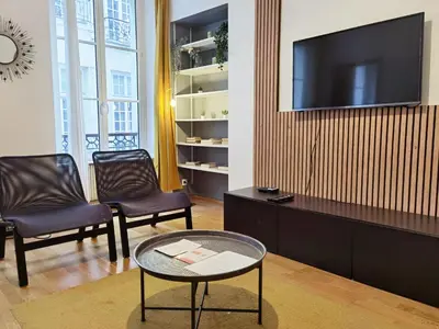 Télévision ou salle de divertissement dans l'établissement Calm apt 60m2 near Notre-Dame and Seine 2bdrs N4-4b