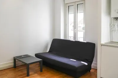 Coin salon dans l'établissement Apartment 3P 20 minutes by subway from Paris