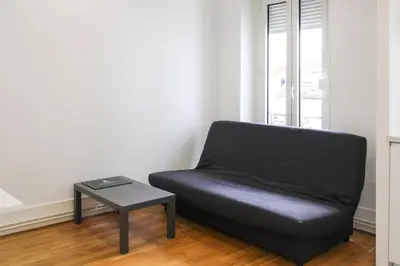 Coin salon dans l'établissement Apartment 3P 20 minutes by subway from Paris
