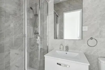 Salle de bains dans l'établissement Comfort & Light in Boulogne I 10 Min to Paris Metro