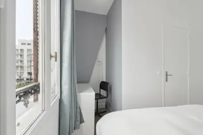 Un ou plusieurs lits dans un hébergement de l'établissement Comfort & Light in Boulogne I 10 Min to Paris Metro
