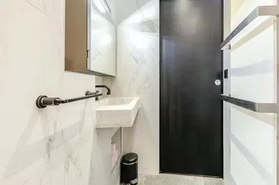Salle de bains dans l'établissement Magnifique appartement Paris Palais Garnier