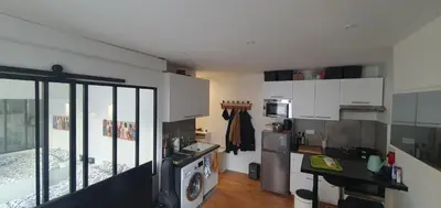 Cuisine ou kitchenette dans l'établissement Quiet love nest in Paris