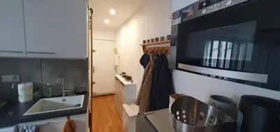 Cuisine ou kitchenette dans l'établissement Quiet love nest in Paris