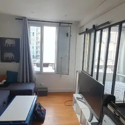 Quiet love nest in Paris
