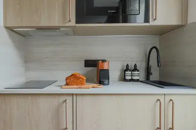 Cuisine ou kitchenette dans l'établissement Magnificent apartment -1BR-4P- Canal Saint-Martin