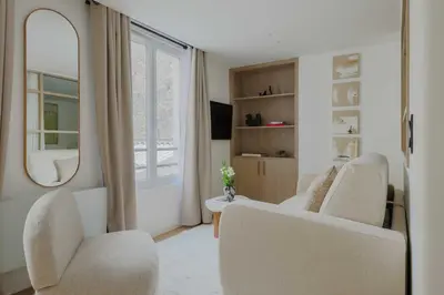 Coin salon dans l'établissement Magnificent apartment -1BR-4P- Canal Saint-Martin