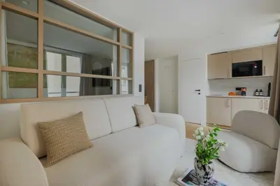 Cuisine ou kitchenette dans l'établissement Magnificent apartment -1BR-4P- Canal Saint-Martin