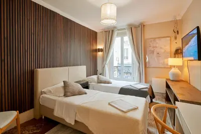 Un ou plusieurs lits dans un hébergement de l'établissement Charming Batignolles Studio
