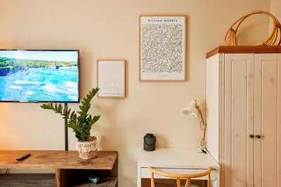 Télévision ou salle de divertissement dans l'établissement Charming Batignolles Studio