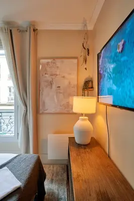 Télévision ou salle de divertissement dans l'établissement Charming Batignolles Studio