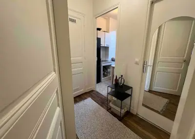 Télévision ou salle de divertissement dans l'établissement Sublime appartement cosy près de la Tour Eiffel