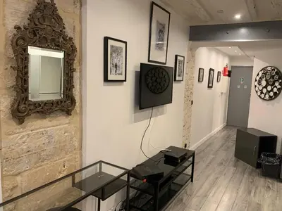 Télévision ou salle de divertissement dans l'établissement 15 - Coco Chanel Montorgueil