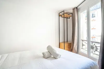 Un ou plusieurs lits dans un hébergement de l'établissement Appartement 02 - Paris Faubourg Bail Mobilité