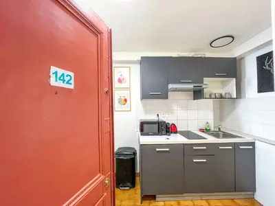 Cuisine ou kitchenette dans l'établissement Appartement 02 - Paris Faubourg Bail Mobilité
