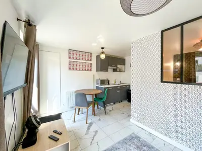 Cuisine ou kitchenette dans l'établissement Appartement 03 - Paris Faubourg Bail Mobilité