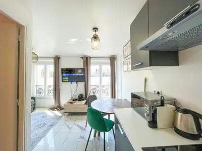 Cuisine ou kitchenette dans l'établissement Appartement 03 - Paris Faubourg Bail Mobilité