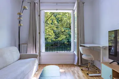 Coin salon dans l'établissement Romantique 4 Étoiles ,Appartement Chic près du Canal, Paris