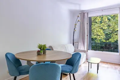 Coin salon dans l'établissement Romantique 4 Étoiles ,Appartement Chic près du Canal, Paris