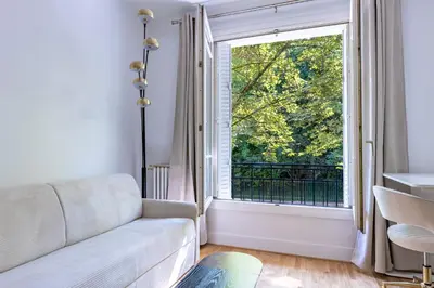 Coin salon dans l'établissement Romantique 4 Étoiles ,Appartement Chic près du Canal, Paris