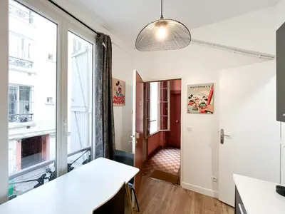 Un ou plusieurs lits dans un hébergement de l'établissement Appartement 06 - Paris Faubourg Bail Mobilité