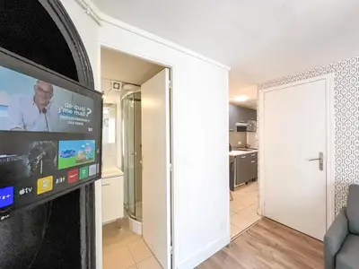 Cuisine ou kitchenette dans l'établissement Appartement 09 - Paris Faubourg Bail Mobilité