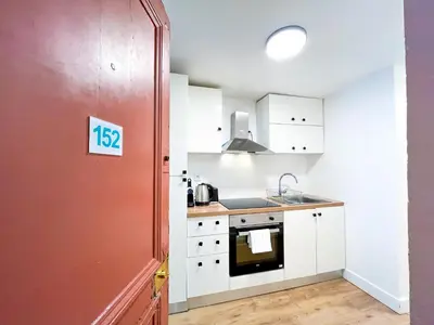 Cuisine ou kitchenette dans l'établissement Appartement 12 - Paris Faubourg Bail Mobilité