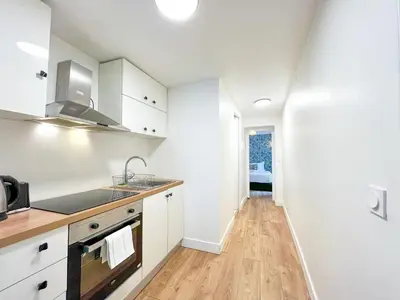 Cuisine ou kitchenette dans l'établissement Appartement 12 - Paris Faubourg Bail Mobilité