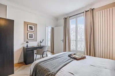 Un ou plusieurs lits dans un hébergement de l'établissement Han - 3 chambres et balcon à Trocadéro
