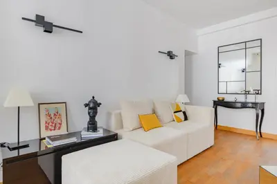 Un ou plusieurs lits dans un hébergement de l'établissement Paris St Germain Central residence