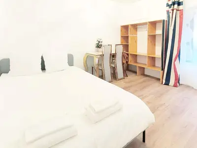 Un ou plusieurs lits dans un hébergement de l'établissement 2-bedroom lovely flat close to Eiffel Tower