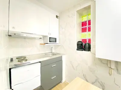 Cuisine ou kitchenette dans l'établissement 2-bedroom lovely flat close to Eiffel Tower