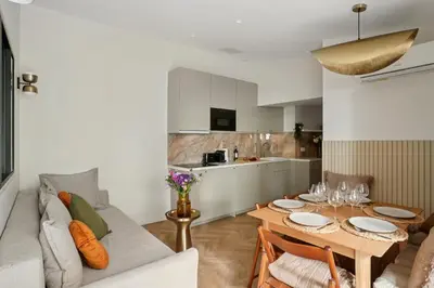 Cuisine ou kitchenette dans l'établissement Lavie Maison Terrace and AC
