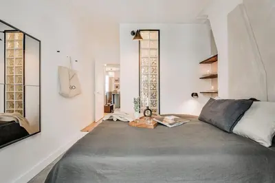 Un ou plusieurs lits dans un hébergement de l'établissement Vaux - 1 chambre a Batignolles